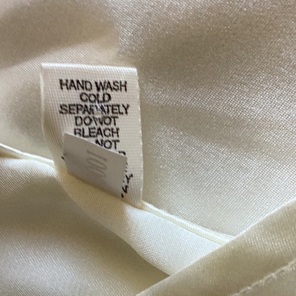 Victoria’s Secret ivory long sleeveless gown with seed pearls on bodice … - Picture 9 of 14